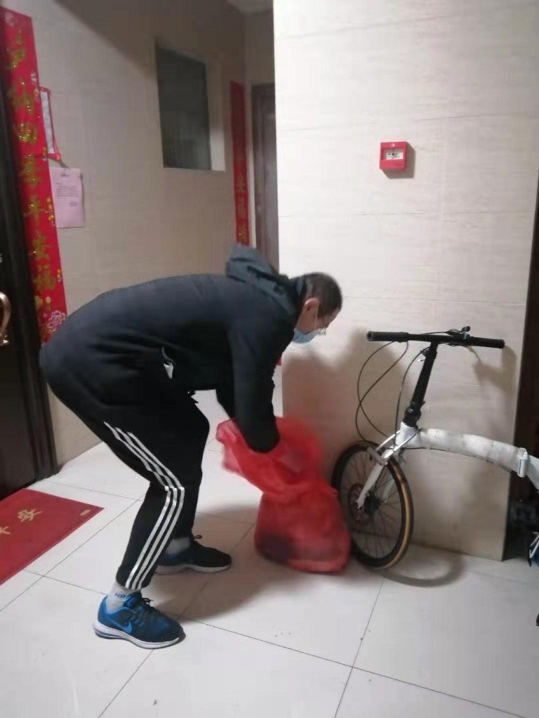 居家隔离外卖小哥送的食物,居家隔离中感谢老乡送快餐