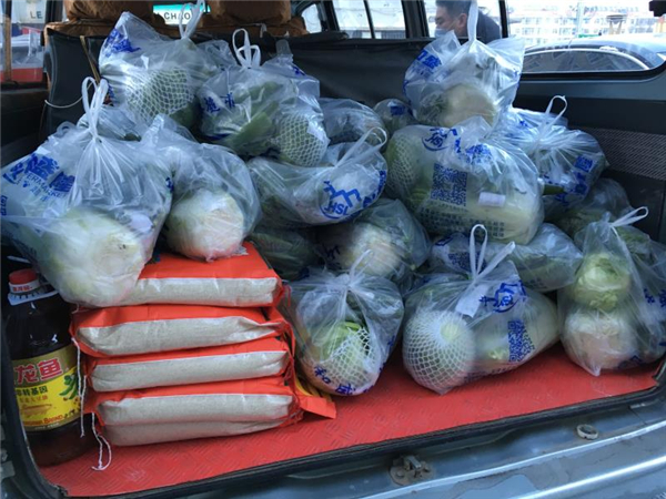 黑龙江双鸭山市：“流动超市”和“代购员”让居民安心宅在家