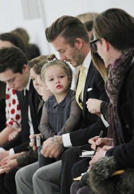 贝克汉姆一家出街照,贝克汉姆小七全家照