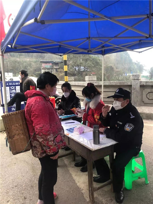 检察蓝关爱老人,检察蓝第一线