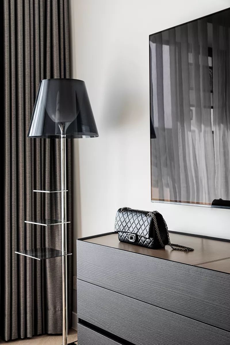 她以“潮汐”为灵感创造了一个家，将看似无形的爱说到尽兴