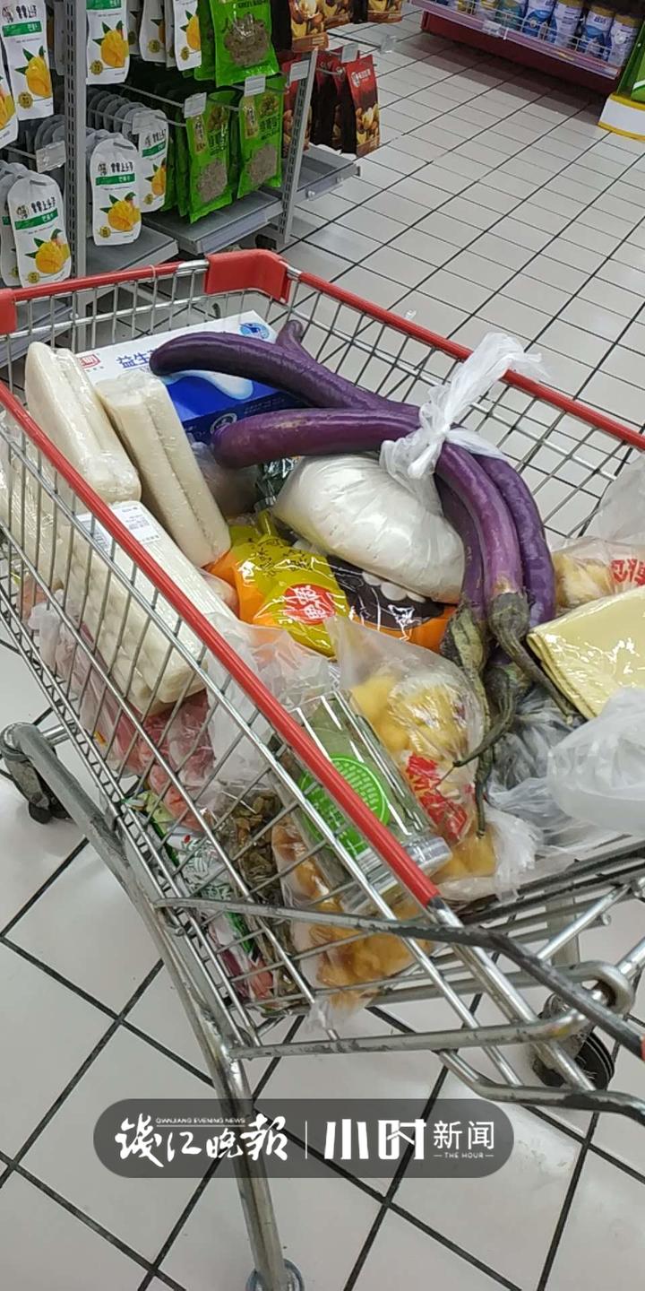 “我没钱没资源但送菜送货还行”杭州外卖小哥在丁兰义务代购跑腿