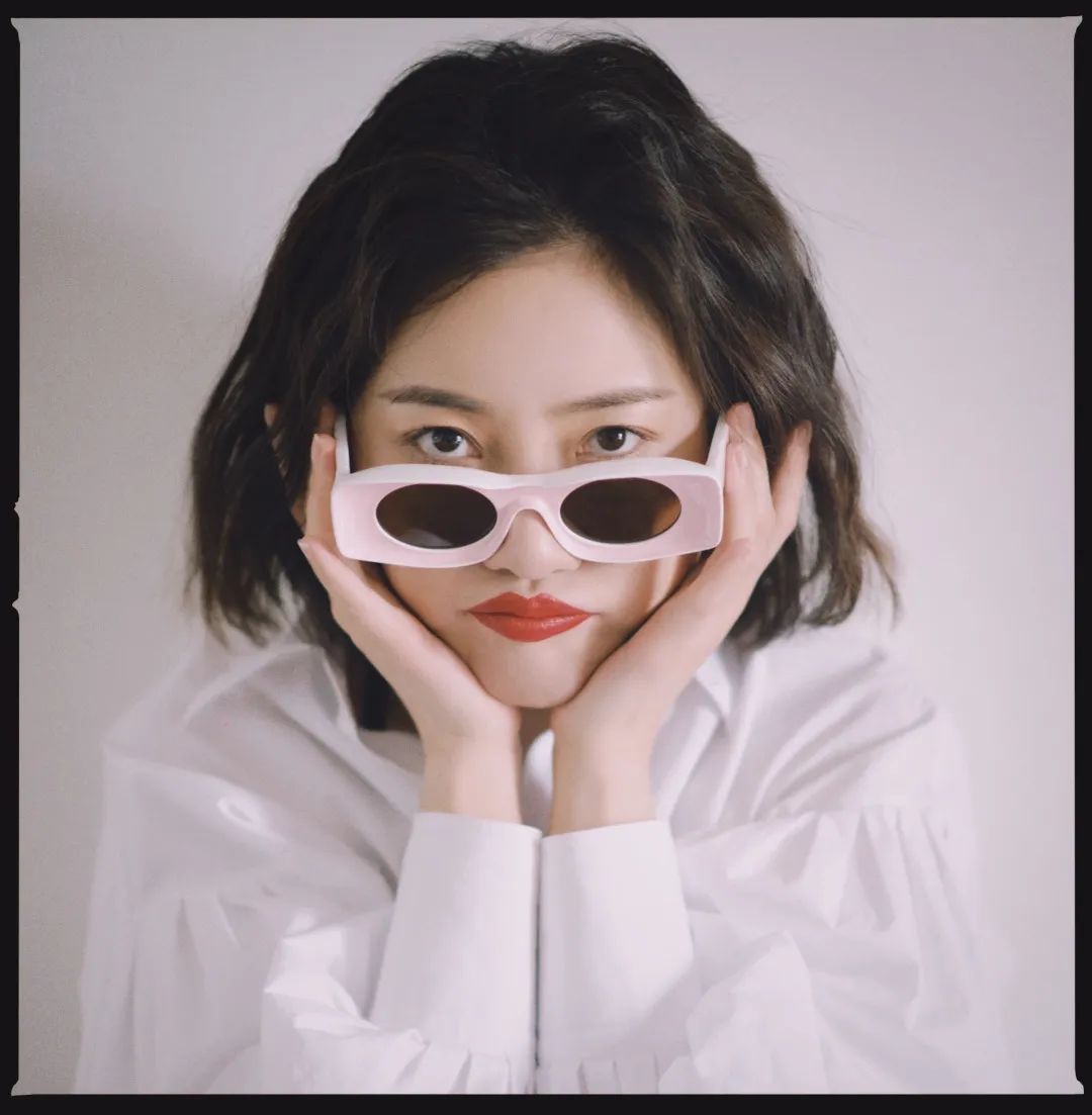 日常生活中的时尚博主,一个居家上班的博主