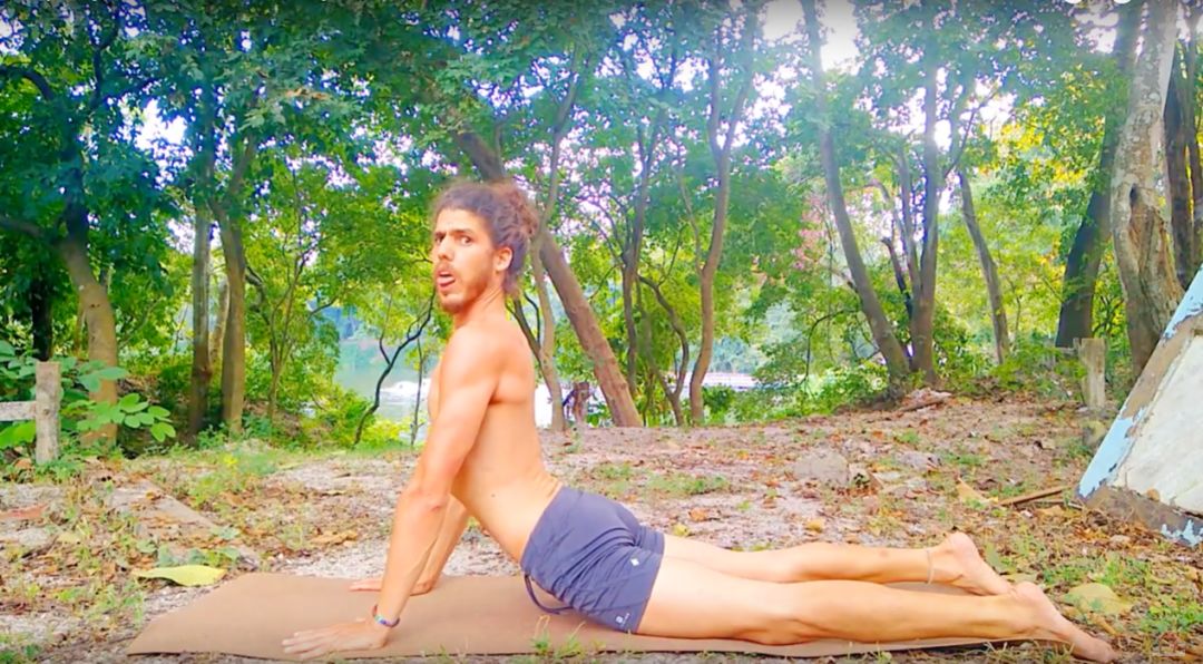 最简单的瑜伽动作2分钟完成,简单又基本的瑜伽动作