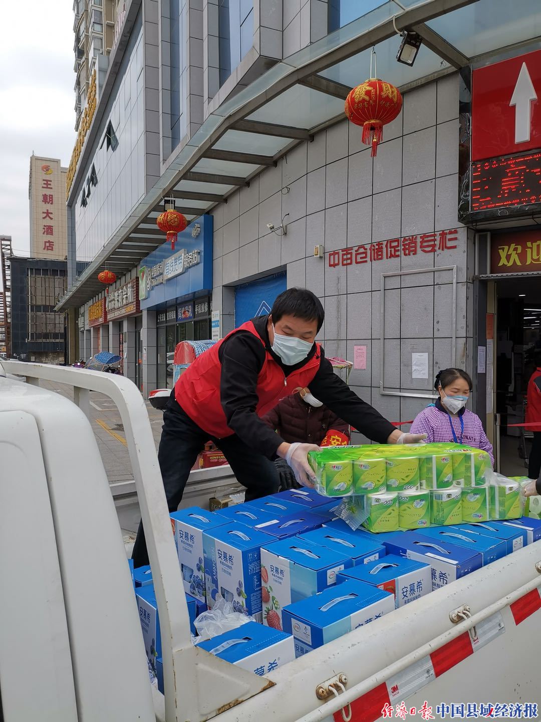 湖北长阳：百誉物流甘当抗疫“搬运工”12台货车服务154个村