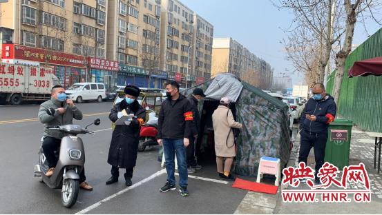 平凡而暖心隔离期满后这家人走上了防“疫”一线