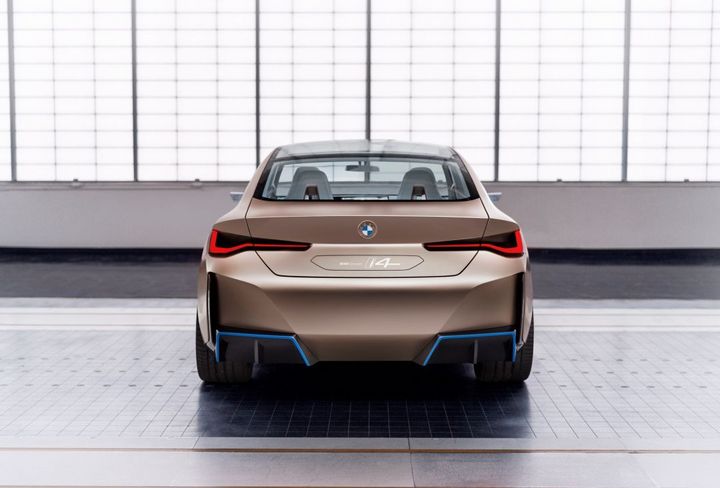 i4宝马好吗,宝马i4和特斯拉model3