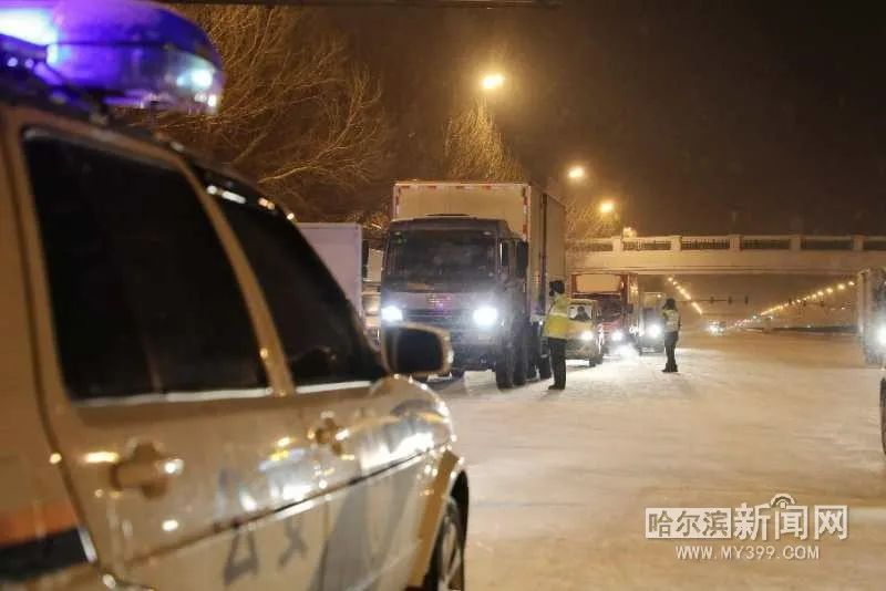 交警多举措守护春运平安路,交警多举措宣传护航春运安全