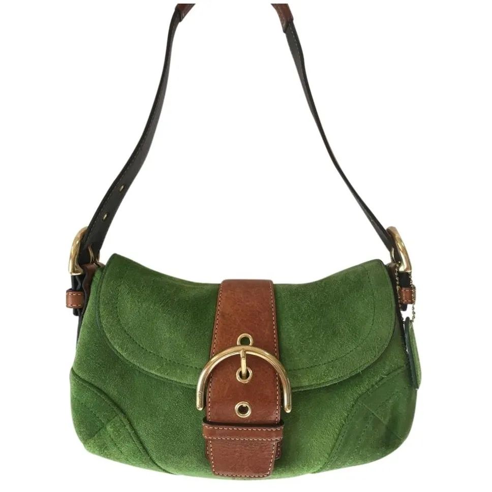 bella和kendall走秀,金泫雅显眼包