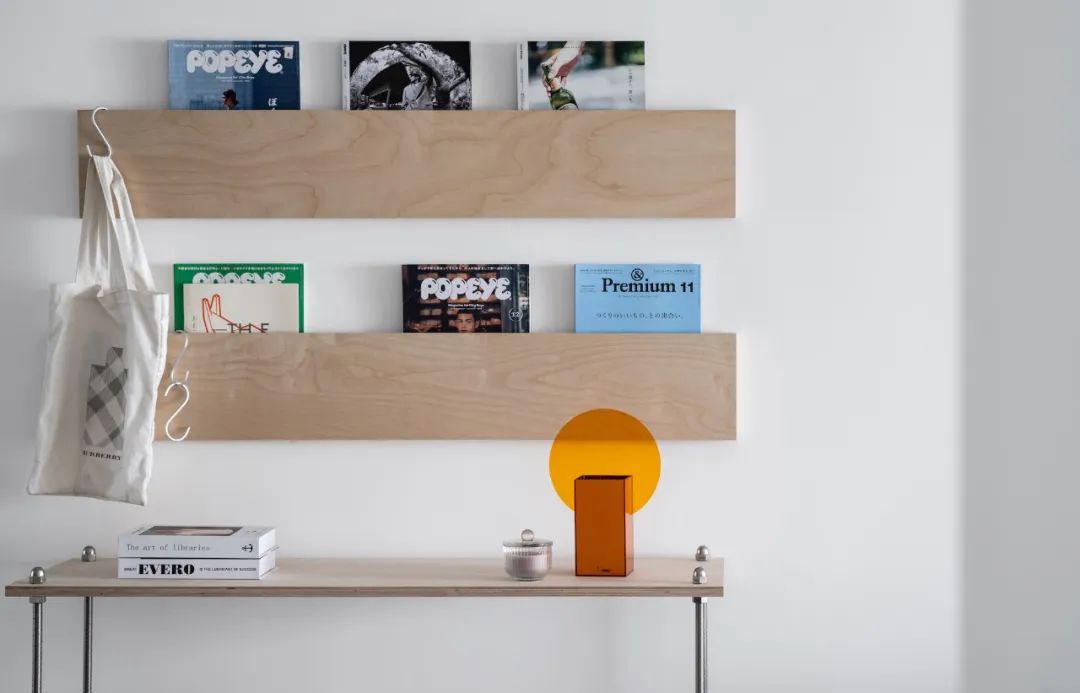 入门玄关连着小房间不浪费空间,现代化两边不靠墙入户玄关实用