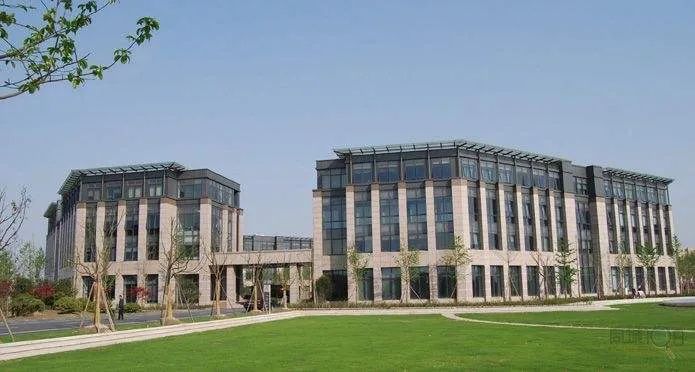 卧龙地产停牌,卧龙地产最新分析