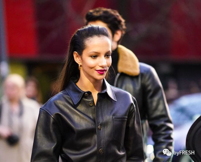 想要穿得简单又有活力感,如何穿得温柔又知性