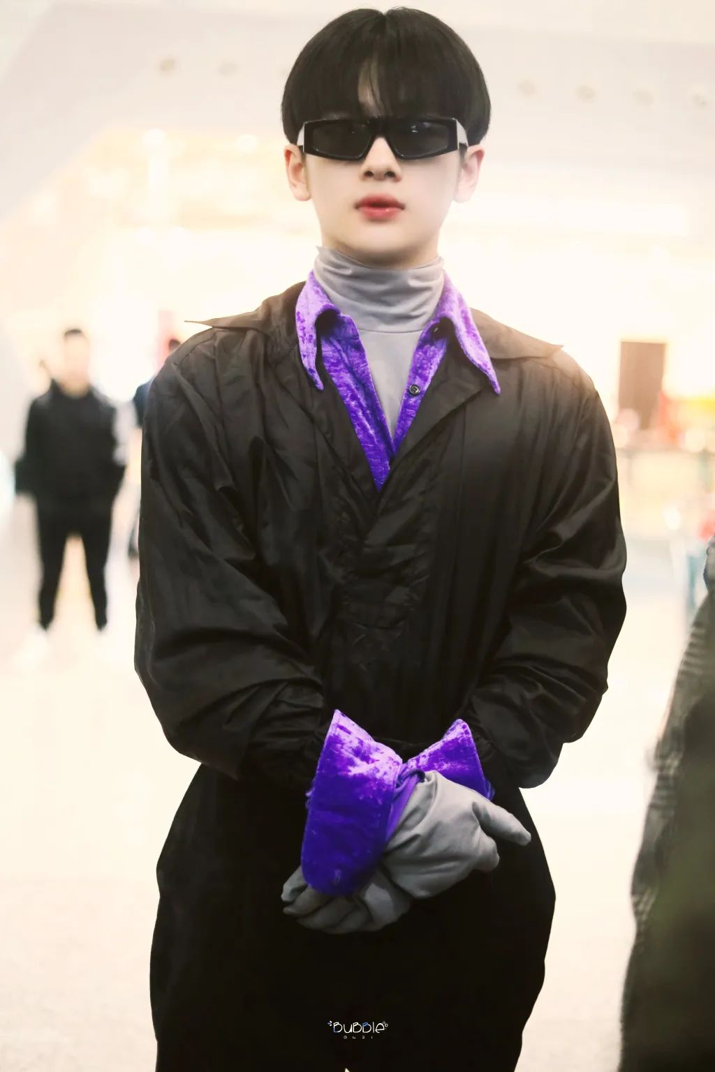 今年的自信就指着领子了