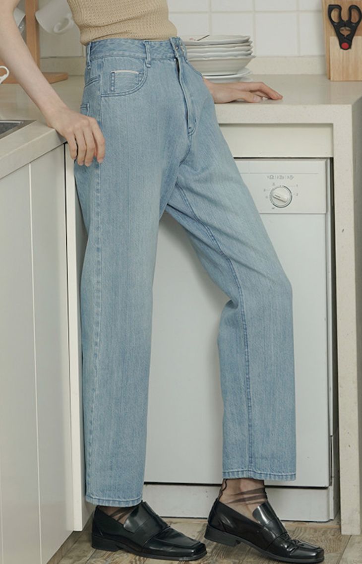 别被法国女人骗了，其实她们只穿最硬的牛仔裤