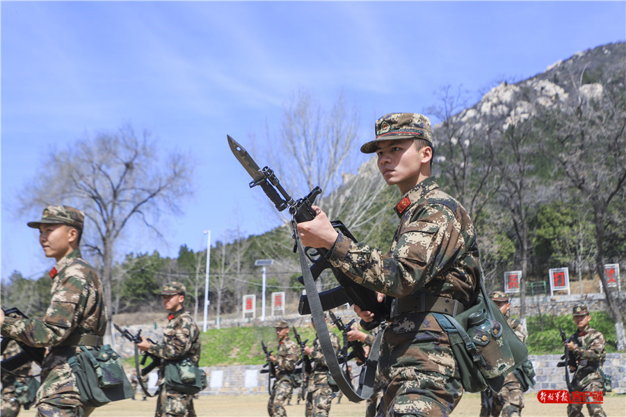 热血沸腾！*警武**刺杀训练杀声震天