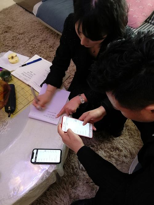 小学生网课前给“吃鸡”账号一天充值8000元，累计1.6万元难退还