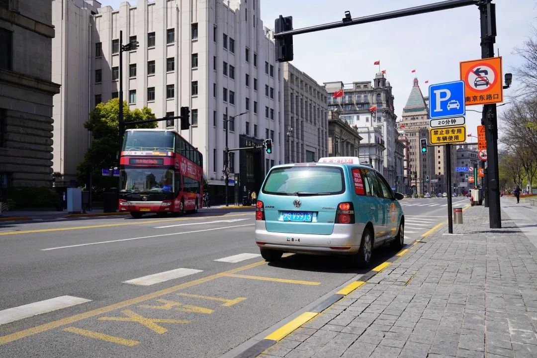 编委读报｜民航局整治高价倒票；黑龙江“专车”接送高三学子；滴滴给交职院校捐口罩；三年内村村通快递；上海的哥上厕所方便了