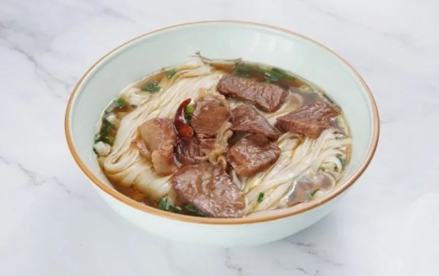 长沙米粉火热,长沙米粉排队30米