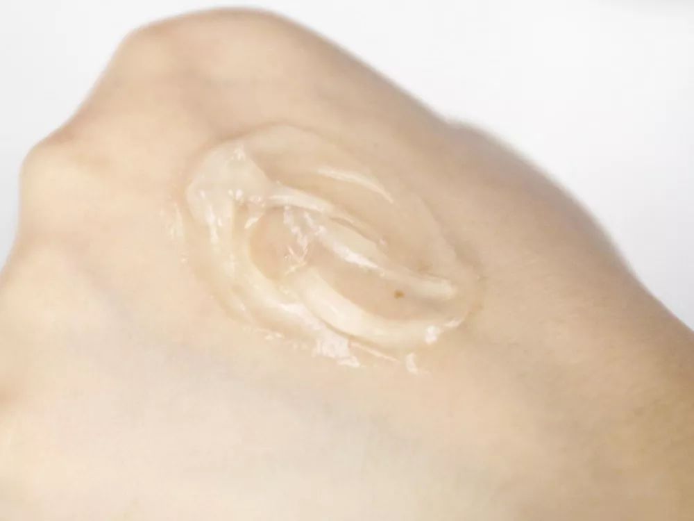 新西兰人气蜂蜜面霜，质地像果冻一样清透，超级补水！还能祛痘、缩毛孔