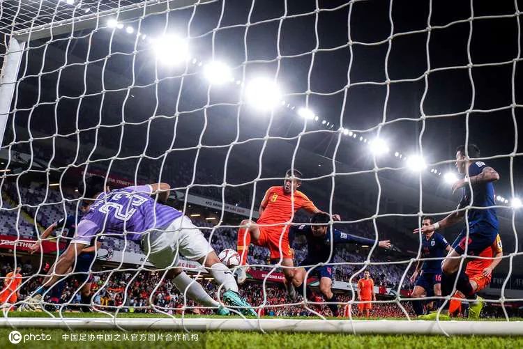 ICTalk｜拍摄一场国足比赛，我要按4000次快门