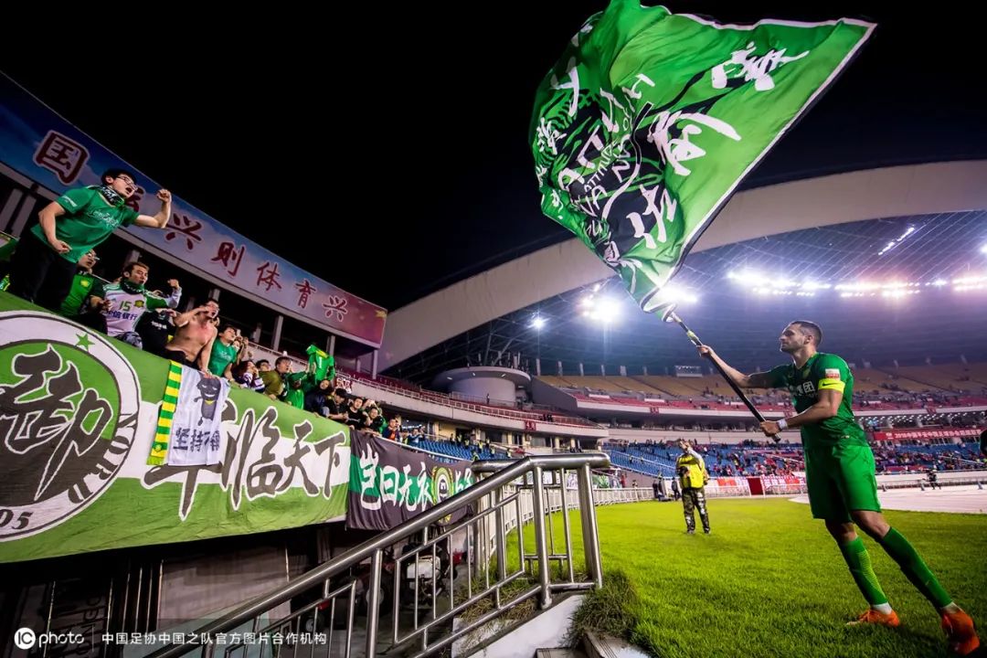 ICTalk｜拍摄一场国足比赛，我要按4000次快门