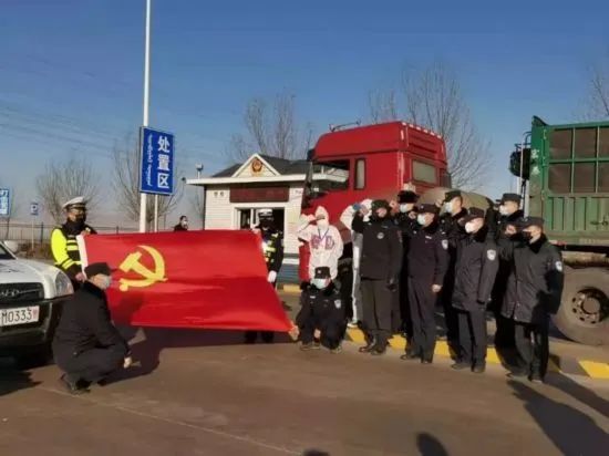 战疫他们用行动书写担当,抗疫一线他们含泪坚守