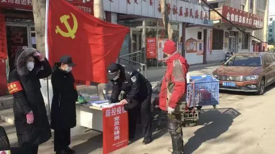 战疫他们用行动书写担当,抗疫一线他们含泪坚守