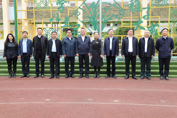 副省长王世杰到都匀四小调研青少年科学素质提升实施情况