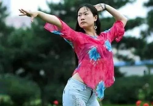 罗永浩和谁一起红过,跟罗永浩一起直播的女的