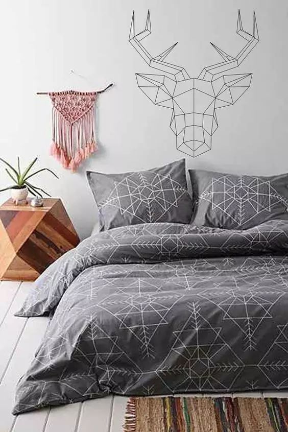 儿童卧室简单墙画手绘,留一面水泥墙