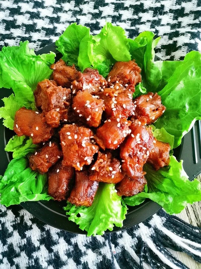 无任何添加的卤鸭货,刚卤出来的鸭货比较麻