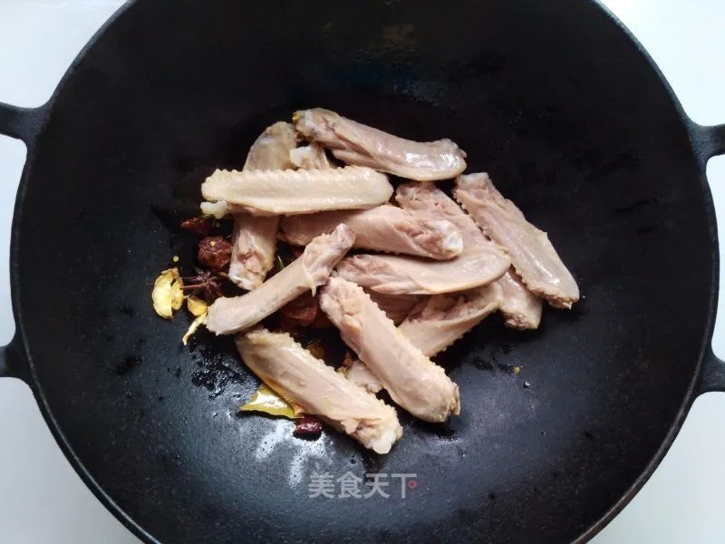 无任何添加的卤鸭货,刚卤出来的鸭货比较麻