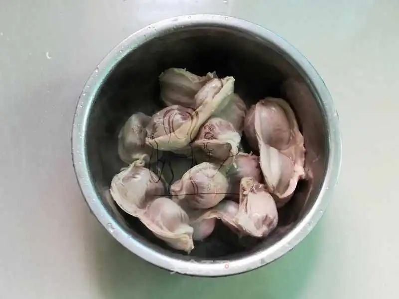 无任何添加的卤鸭货,刚卤出来的鸭货比较麻