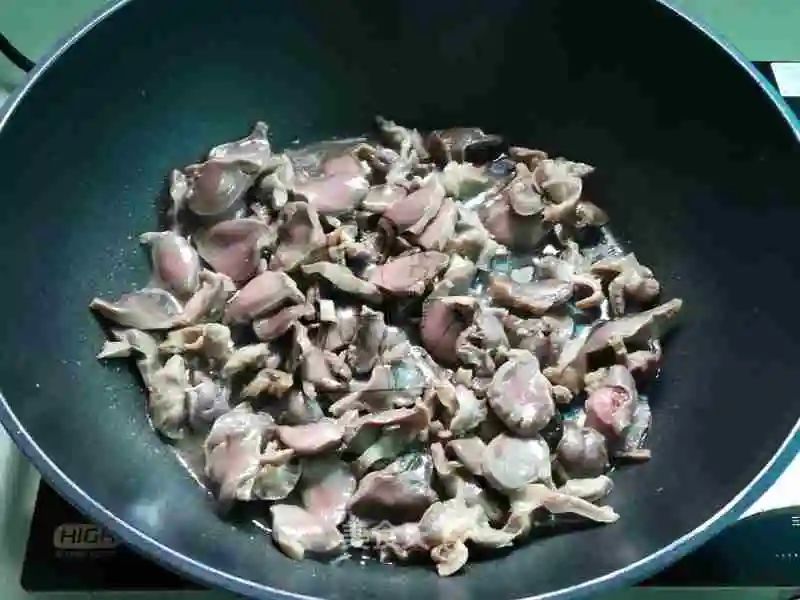 无任何添加的卤鸭货,刚卤出来的鸭货比较麻