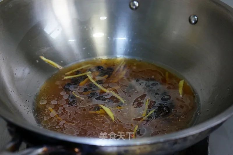 无任何添加的卤鸭货,刚卤出来的鸭货比较麻