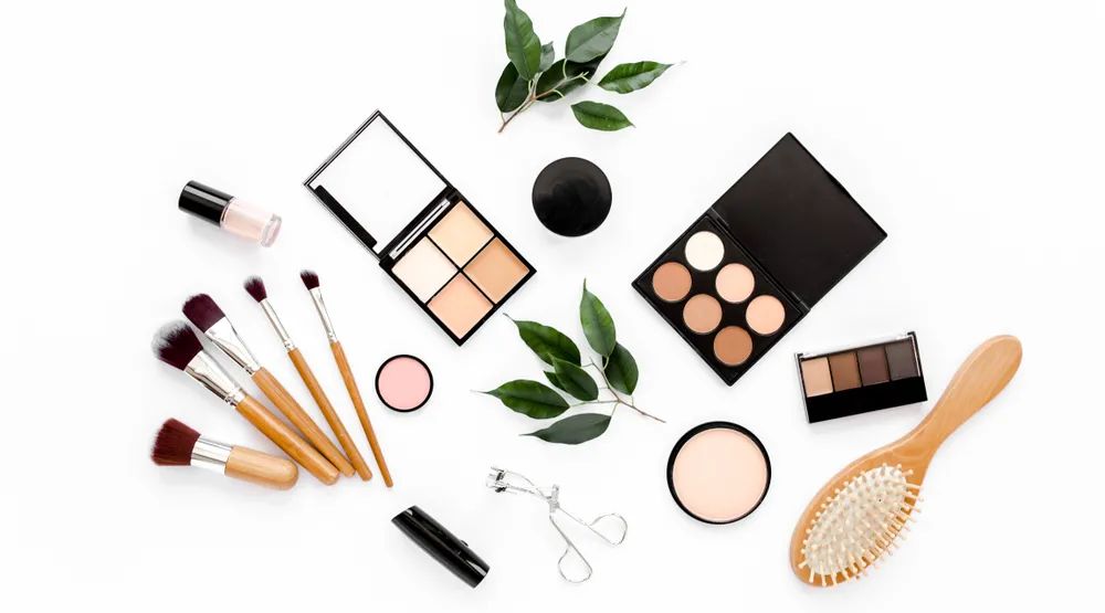 化妆伤皮肤很重吗,化妆伤皮肤