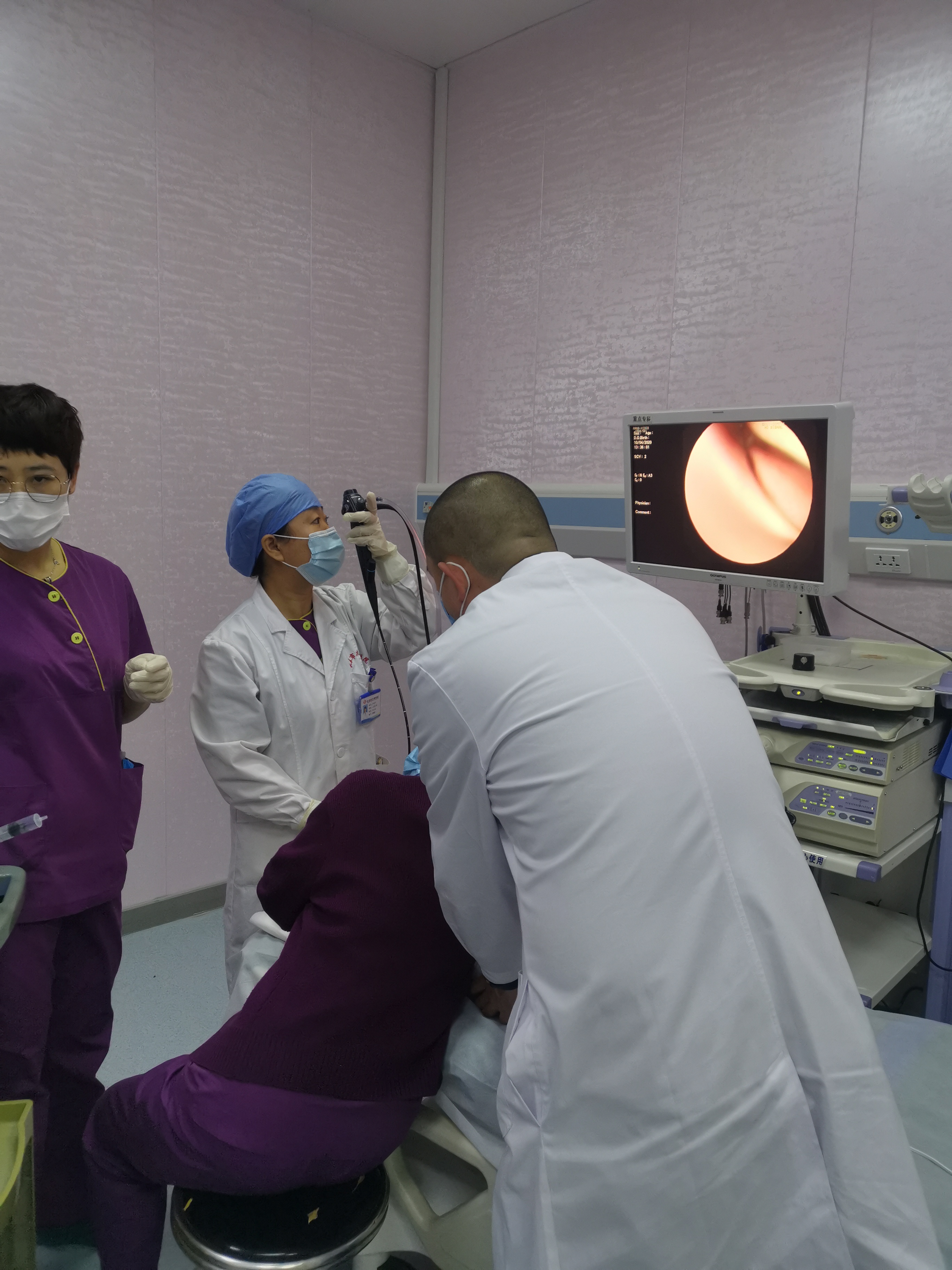 婴儿吃苹果快呛到肺里的症状,小宝宝吃苹果卡住后一直呛咳