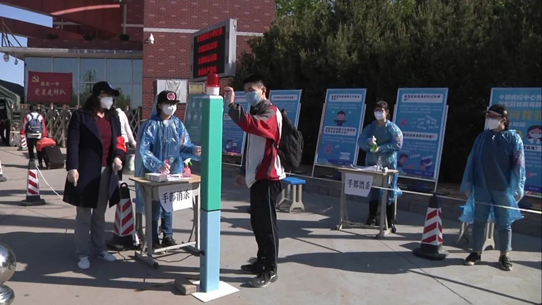 现场直击开学第一天！春风十里，不如学校有你~