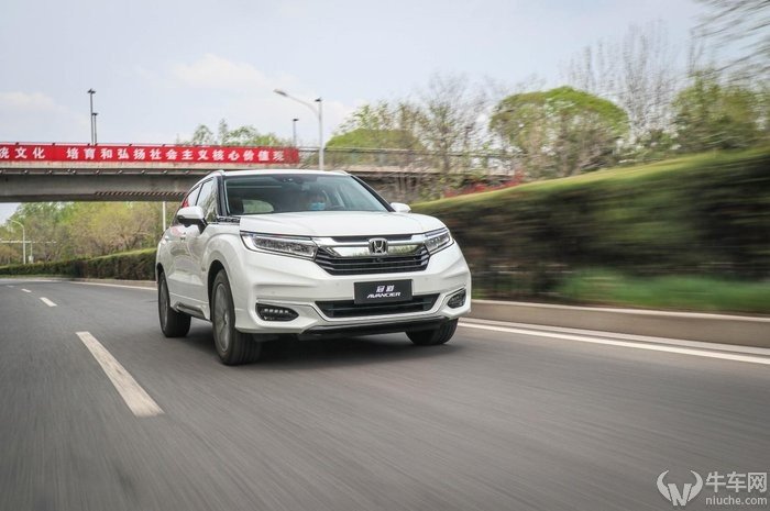 本田冠道空间,本田冠道和长安uni-k后排空间