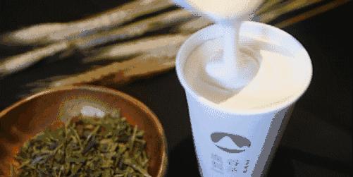 小鲁哥携手万小汇直播探店！小米手环、蒂佳婷面膜走到哪送到哪