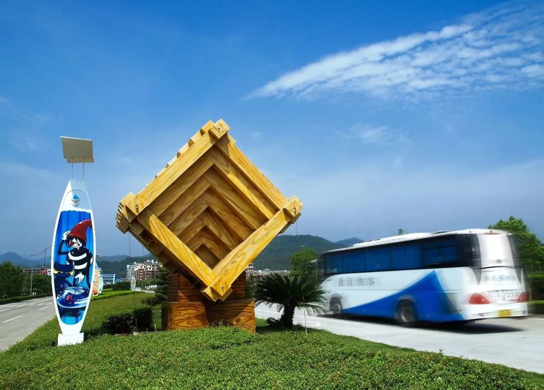 浜戝拰闈為仐,涓変唬鎵嬭壓浜虹殑鍧氭寔