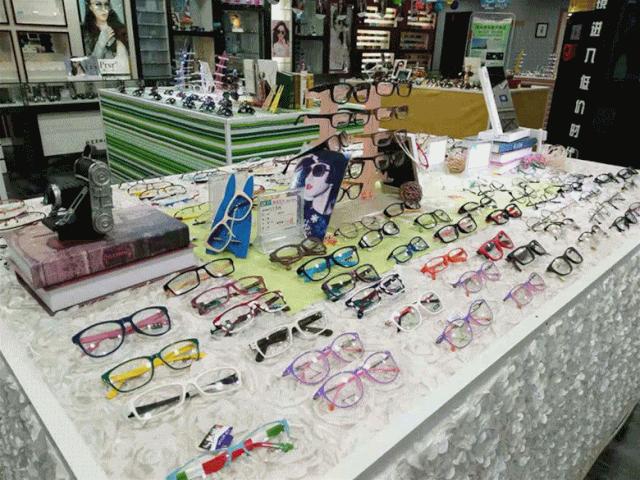 免费给学生捐眼镜的公益活动,公益活动免费送眼镜