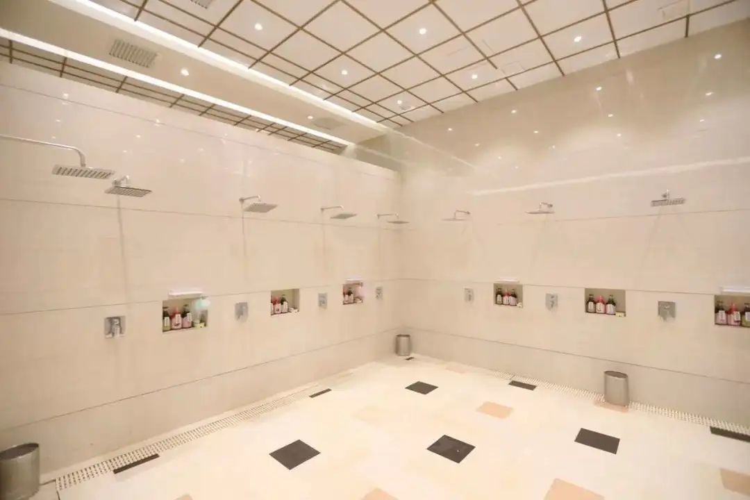 「温泉盛宴狂欢开启」只需28.1元!金水湾金水湾超大浴场两万平(单人洗浴+游泳),游玩旅行的快乐,内含洗浴,游泳,汗蒸,大屏观影