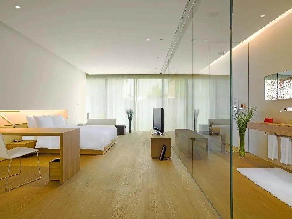 不热不堵人不多,城中开房度假难道不够爽吗?丨寻味