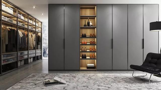 成品衣柜如何搭配定制柜,成品衣柜如何装出定制衣柜的效果