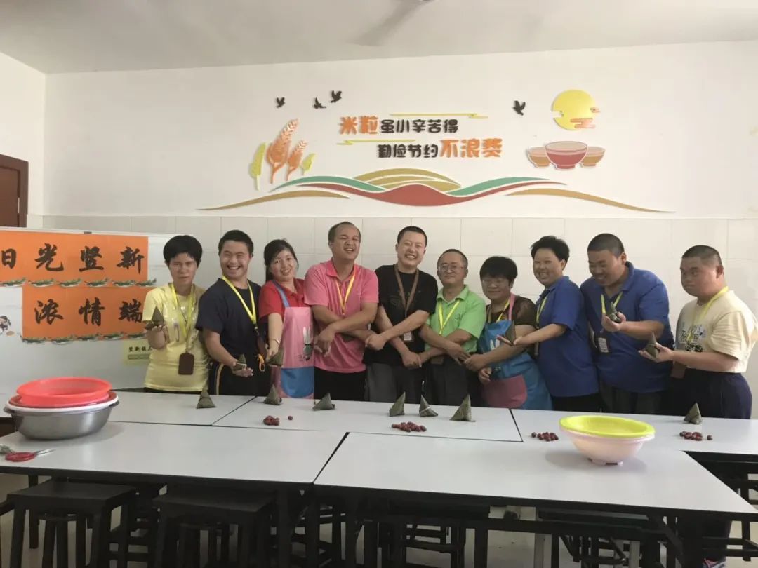 求助，我的哥哥“年纪”比我小，我要照顾他