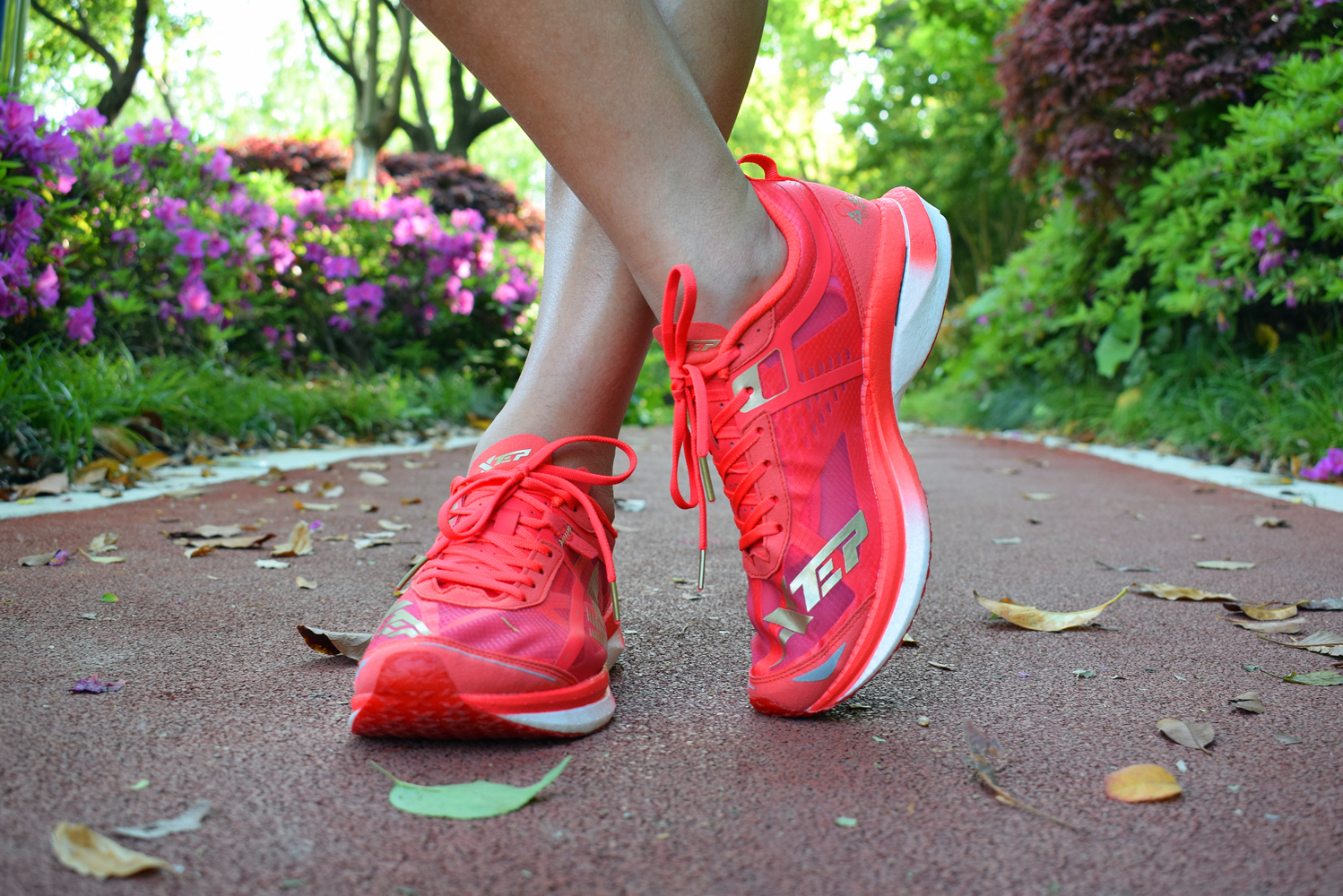 新势力跑鞋测评,飞飚future1.5和特步160x3.0pro选哪个