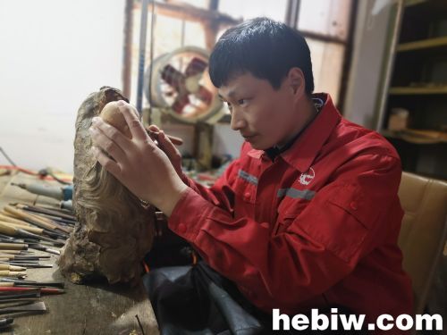 根雕传承人赋予朽木艺术生命,根雕大师杰作天然好木根雕