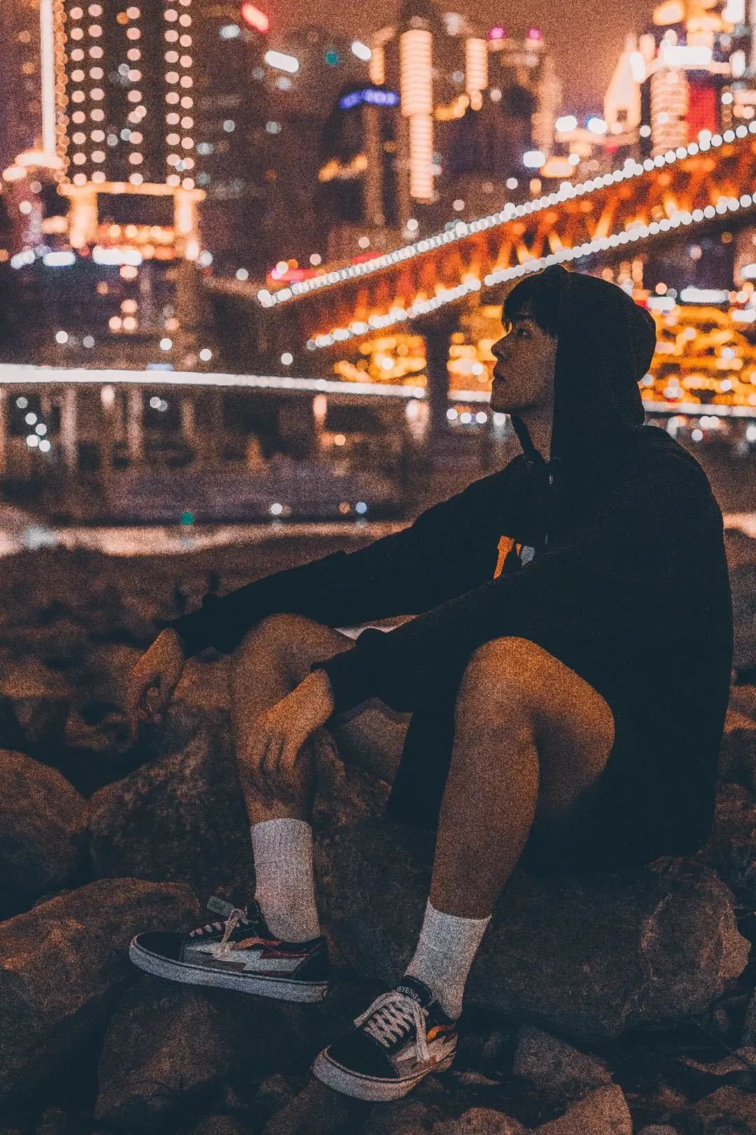 尼龙校草｜你的夏日运动场，就差这位复旦排球队帅哥朱启航了