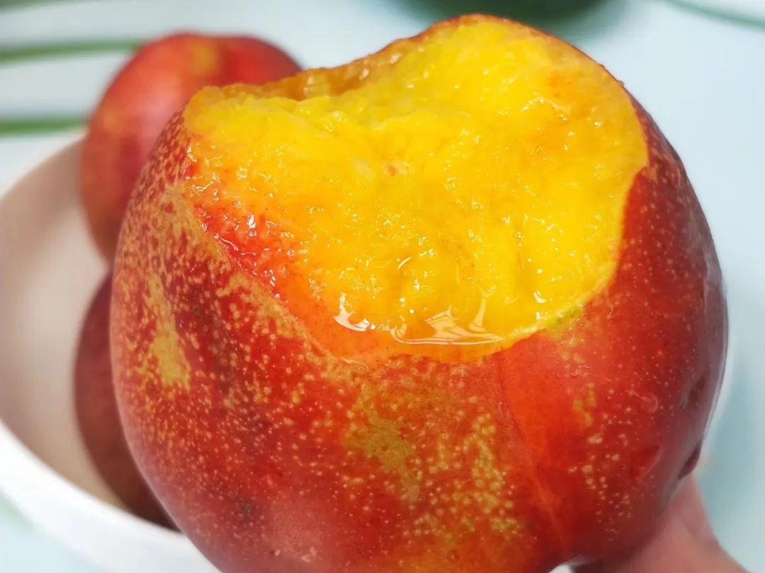 油桃汁水,黄心油桃5斤应季大桃子